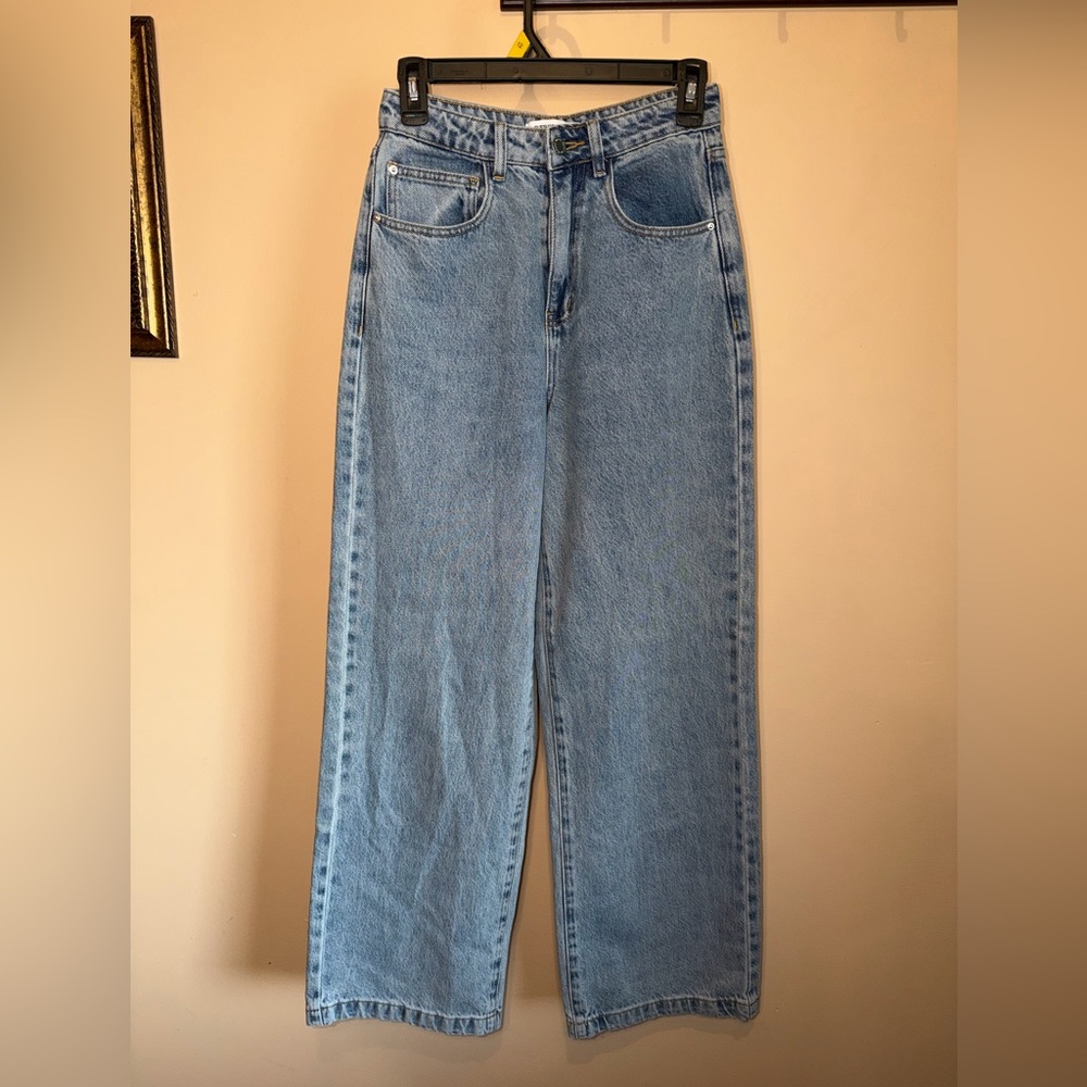 WeWoreWhat Women’s Straight Leg Light Wash Jeans